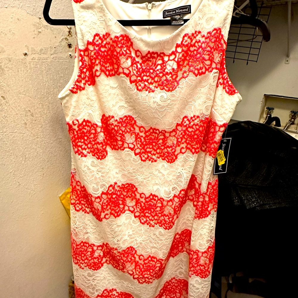 NWT BEAUTIFUL SLEEVELESS STRAIGHT DRESS LACE - SZ 16